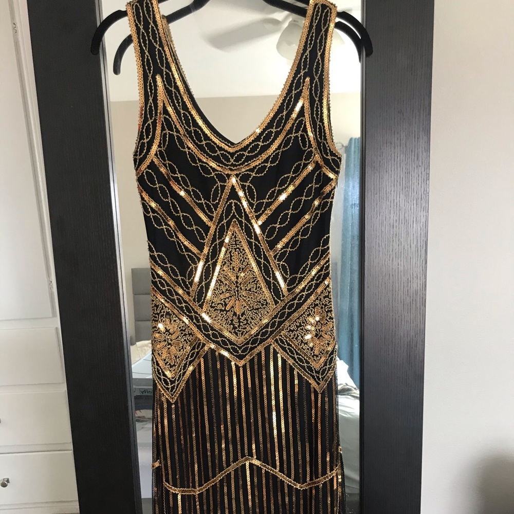 Black and gold flapper dress w/ fringe